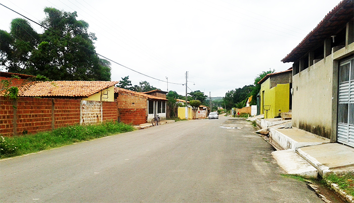 Quatro pessoas são assaltadas na porta de casa, em Altos